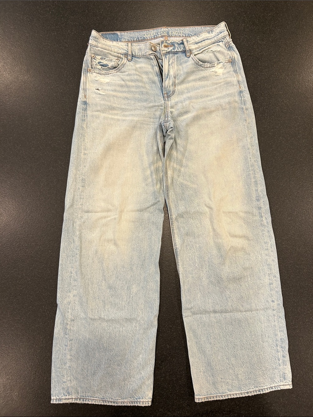 American Eagle Skater Low-Rise Light Wash Relaxed Straight Jeans Size 6